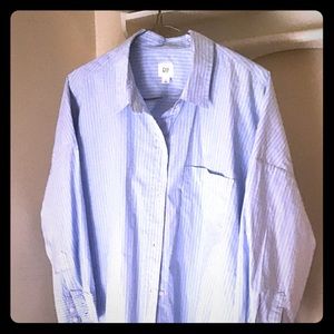 Gap L blue striped button down